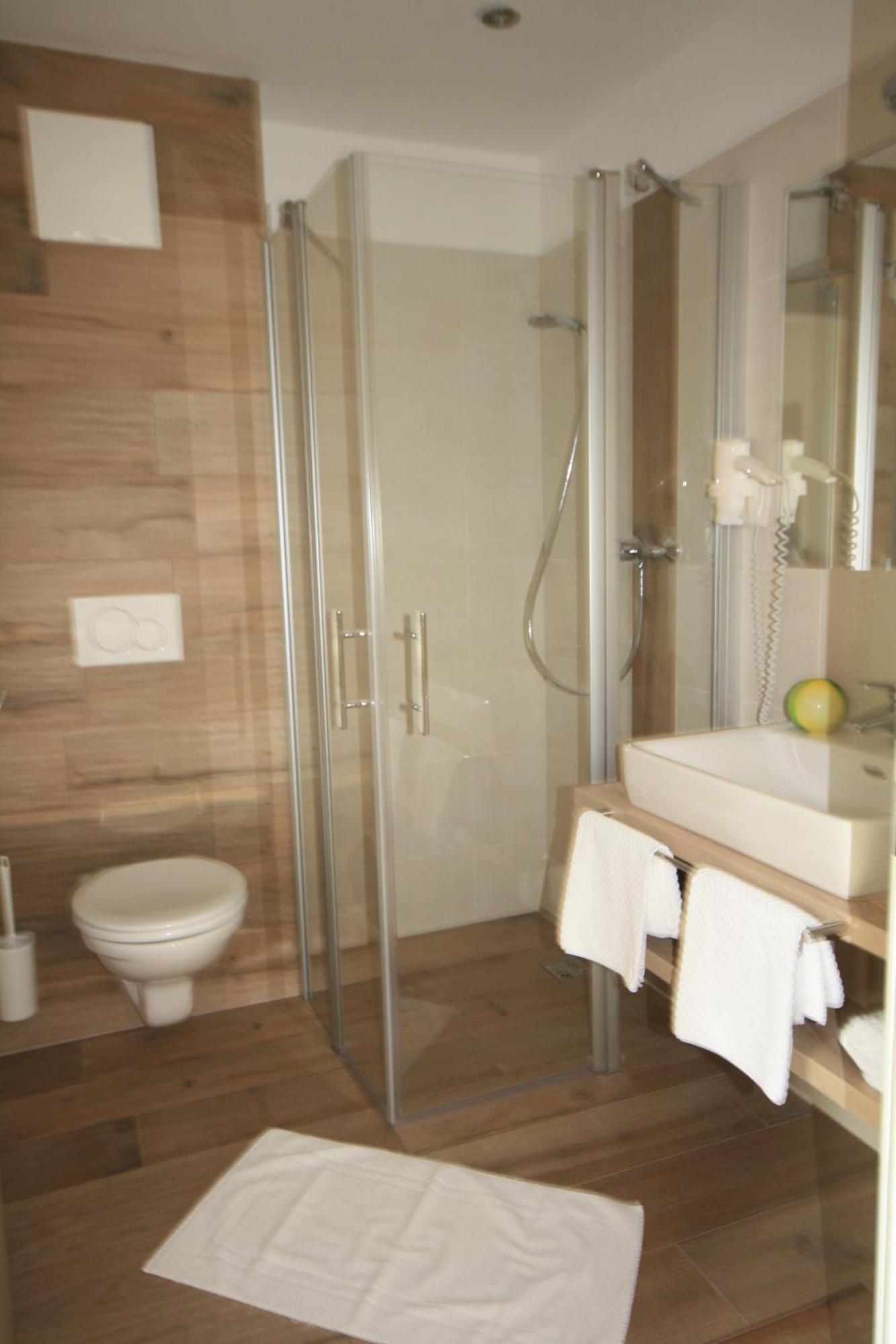 Hotel Aberseehof Санкт Гилген Екстериор снимка